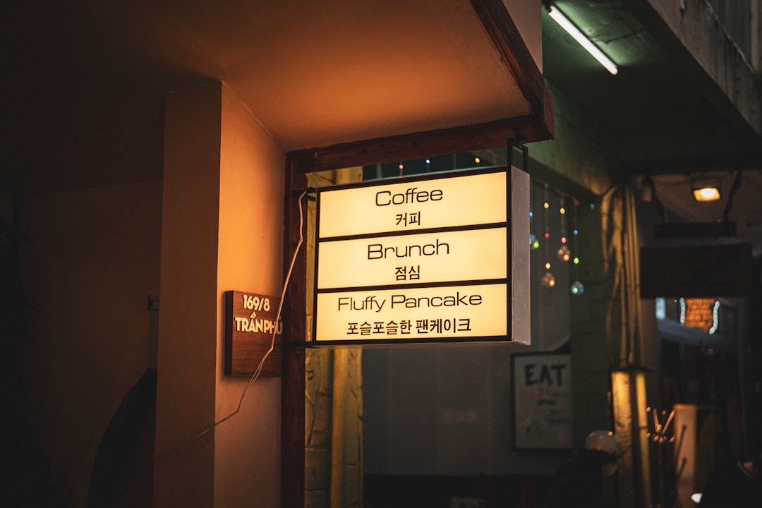 Wat betekent de afkorting HMU op sociale media?